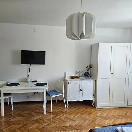 Beautiful Cozy Apartment Jug In Nice Neighbourhood.-2