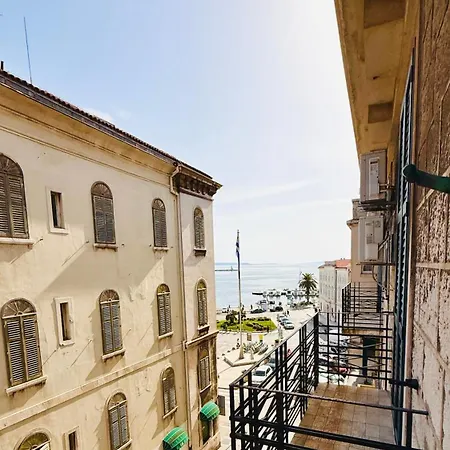 Riva Waterfront Apartments-2