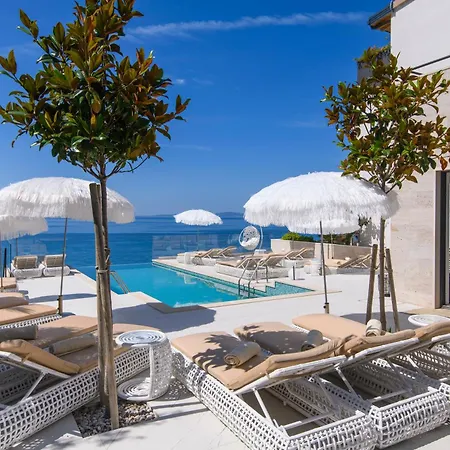 Gallery Luxury Suites & Rooms-Only Adults-3