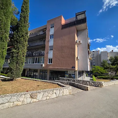 Luxury Apartment Lullu Residence-3