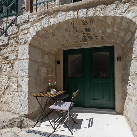Kruna Apartments Est 2024-2
