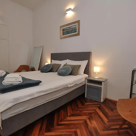 Apartment Moel Split-2
