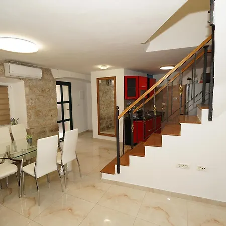 Iron Gates Apartments-3
