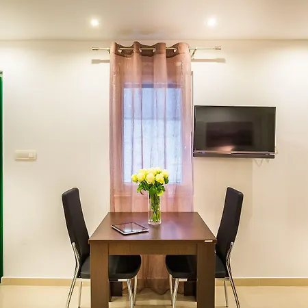 Split Oasis Studio Apartments-3