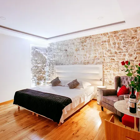 Get Split Luxury Apartment-2
