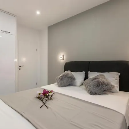 Holiday Apartments Stobrec 2-3