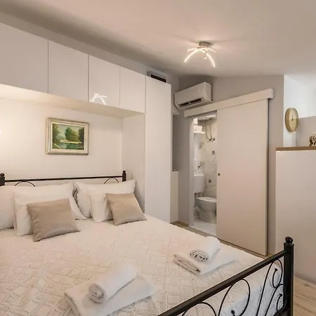 Studio Apartment Paradise Garden-2