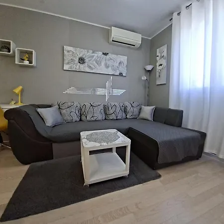 Apartment Verdi Split With Free Parking In The Garage-3