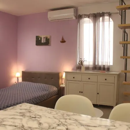 Klarisa City Center Apartment With Terrace-3