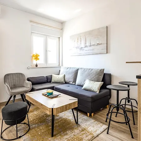 Apartment With Terrace And Free Parking - Beach Nearby-2