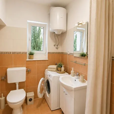 Sunshower Apartment And Studio-3