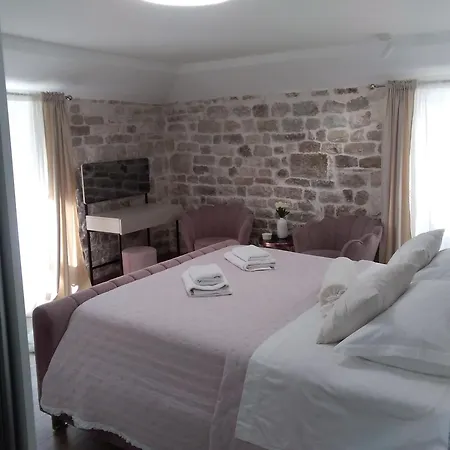 Private Apartments In Diocletians Palace-2