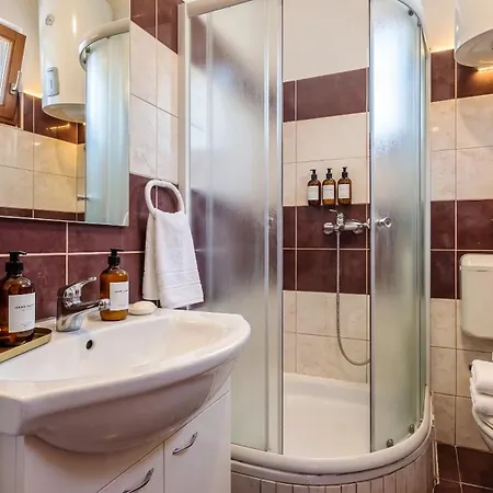 Cozy Guest House Kamenita-3