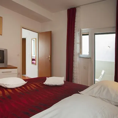 Apartments Leo-3