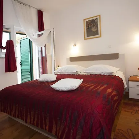 Apartments Leo-2