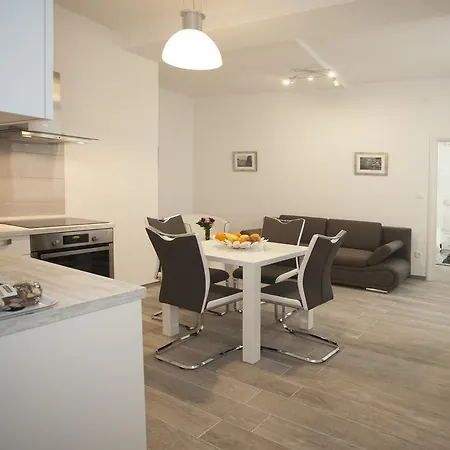 Old Square Apartment-2