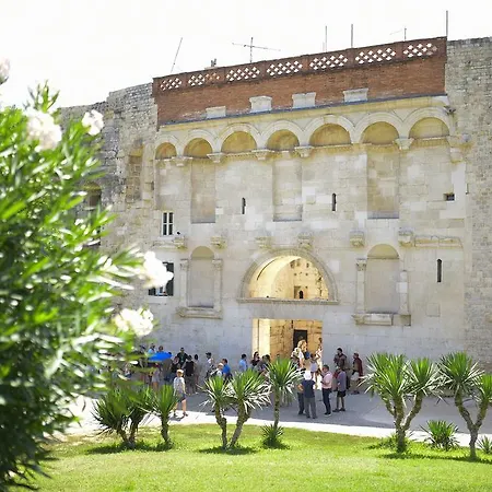 Porta Aurea-2