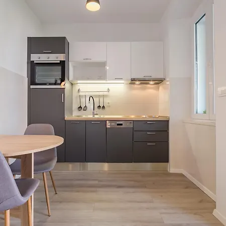 Vana & Tea Luxury Studio Apartment-3