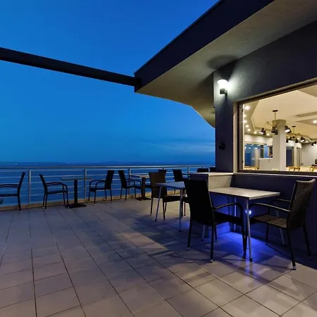 Ark Beach Apartments-3