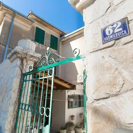 Apartment Antica With Yard & Bbq-2