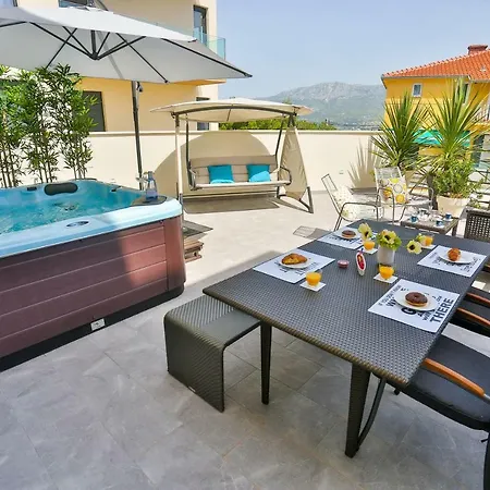 Luxury Urban Villa Apartments With Jacuzzi-2