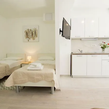 Apartment Neyra 2-3