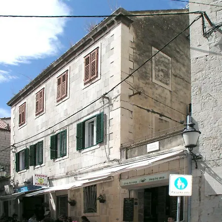 Apartmani Klara I Gracia-3