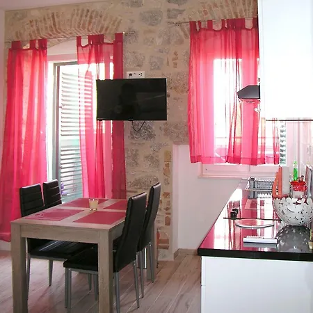 Apartmani Klara I Gracia-2