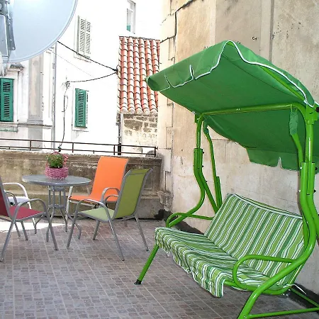 Apartmani Klara I Gracia-3