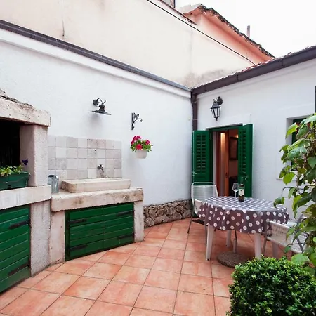 Studio Apartment Karlo-2