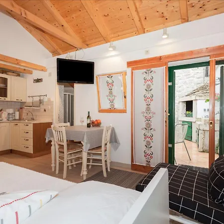 Studio Apartment Karlo-2