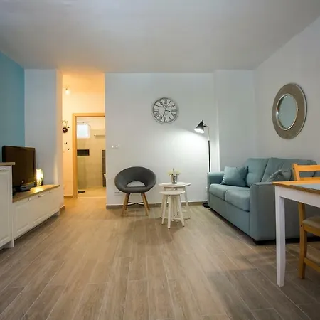 Cozy Coastal Apartment Gama-3