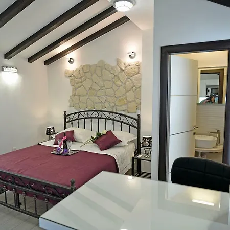 Kuzma Rooms And Apartments-2