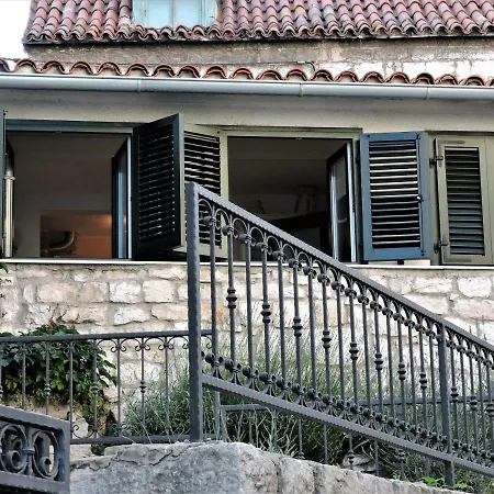 Bruno Split Centre Apartment&Room-3