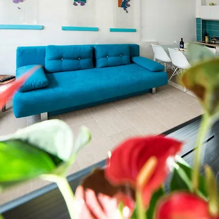 Ibis Your Cosy Oasis With Private Parking And Patio-3