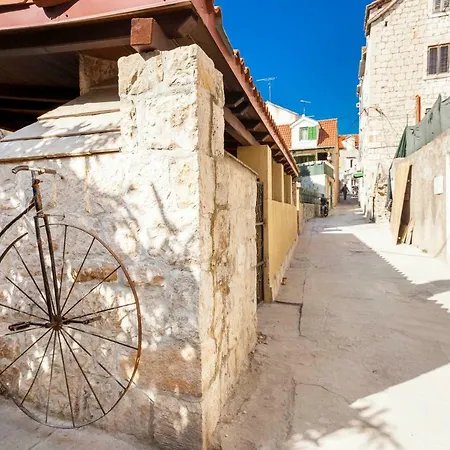 Cozy Apartment Lile In The Heart Of Old Town Split-2