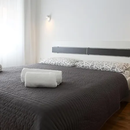 Le Monde Apartment-2