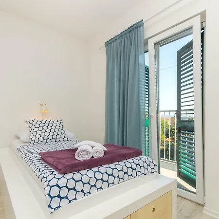 Luxury Apartment Lucy In Center With Amazing Sea-View-2