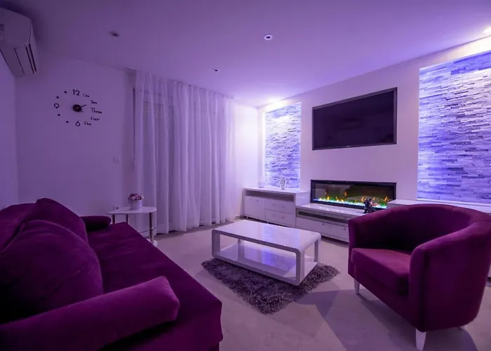 Lions Apartment Split