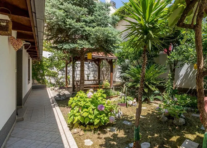 Studio Apartment Paradise Garden Split