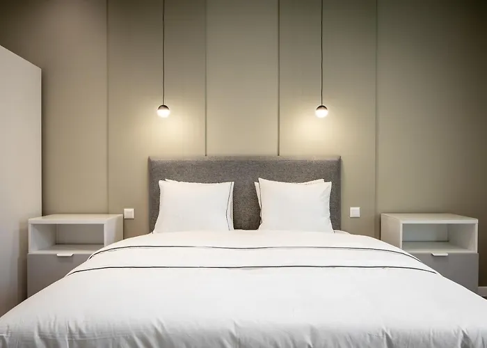 Grey Pearl Rooms Split