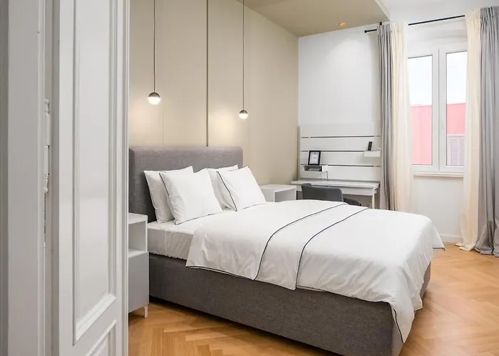 Grey Pearl Rooms Split