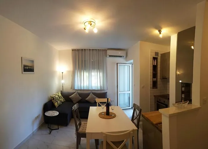 Deluxe Apartment Joia With Balcony Near Old Town And Bacvice Beach Split