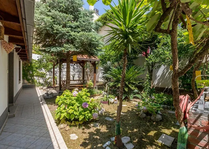 Studio Apartment Paradise Garden Split