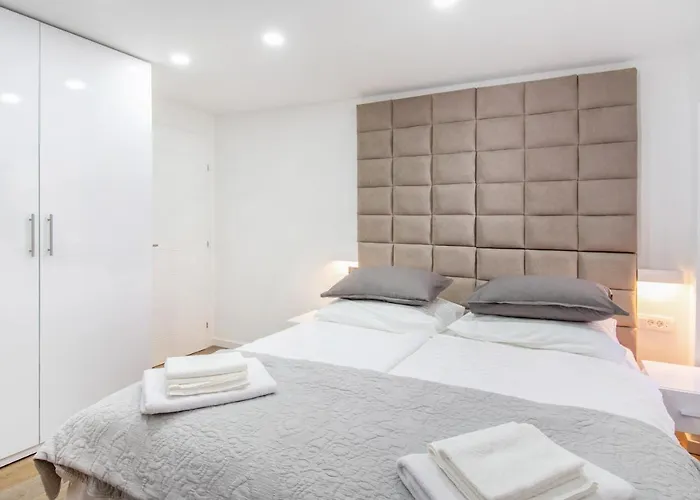 Feel Like An Emperor Apartments Split