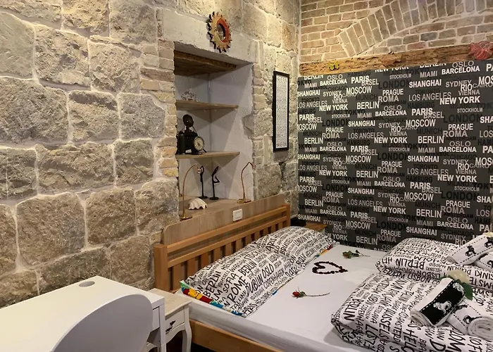 Luxury Art Room Split
