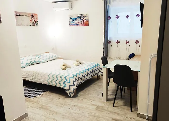 Apartments Close To Sandy Beach Split