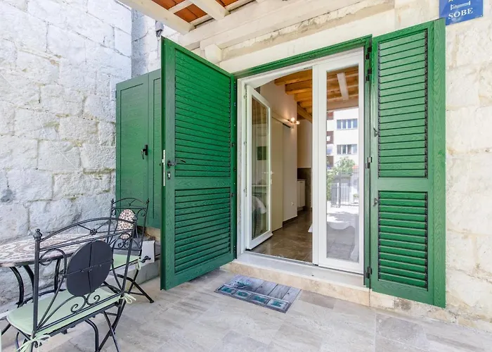 Jes Old Town Luxury Rooms Split