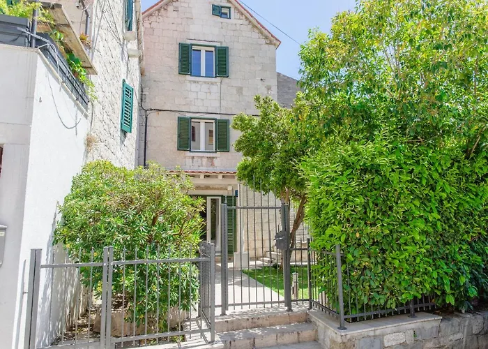 Jes Old Town Luxury Rooms Split