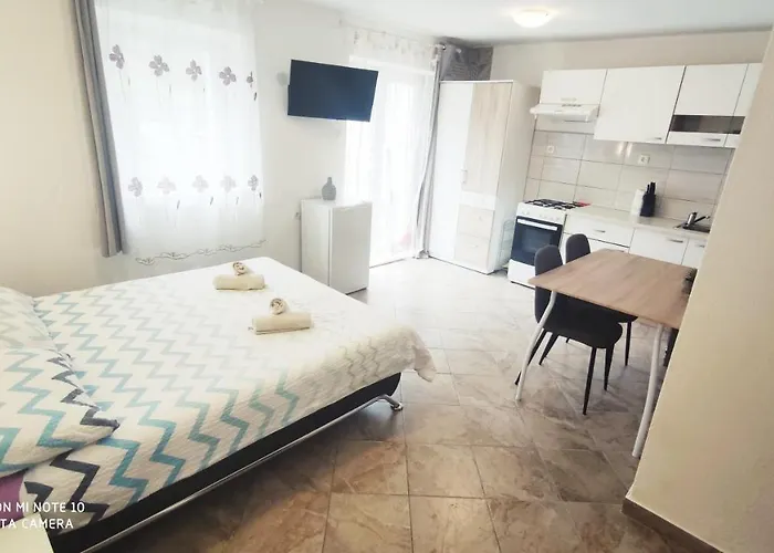 Apartments Close To Sandy Beach Split